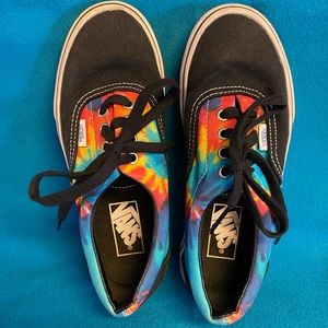 Vans unisex tie dye lace up shoes size 6 women and 4.5 men